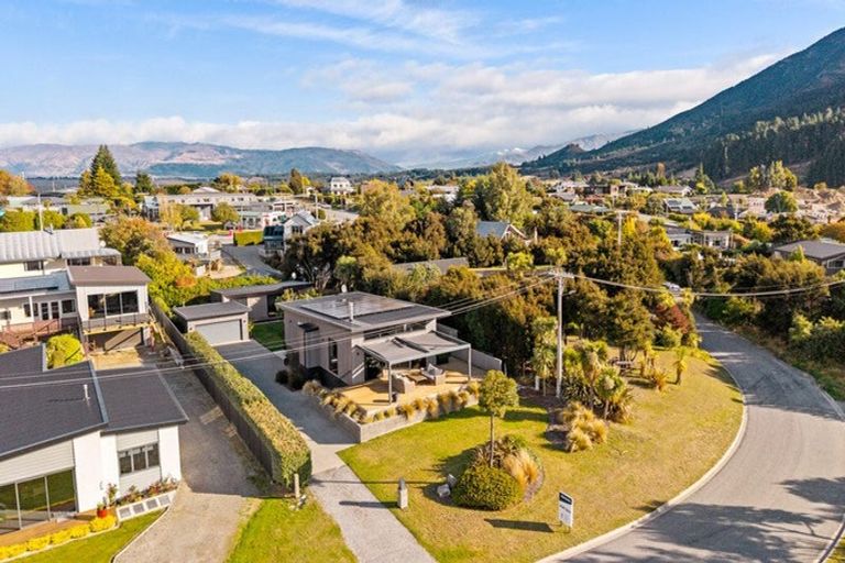 Photo of property in 12 Flora Dora Parade, Lake Hawea, Wanaka, 9382