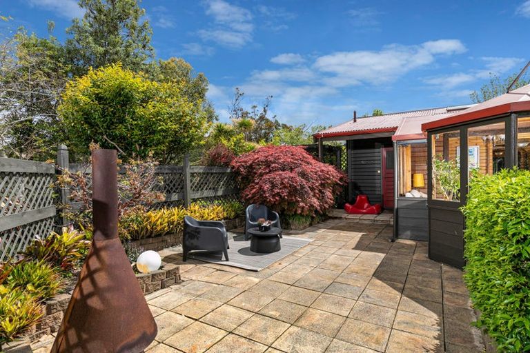 Photo of property in 19-21 Mountain Road, Henderson Valley, Auckland, 0612