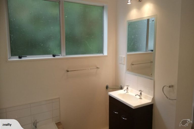 Photo of property in 5a Robert Street, Newlands, Wellington, 6037