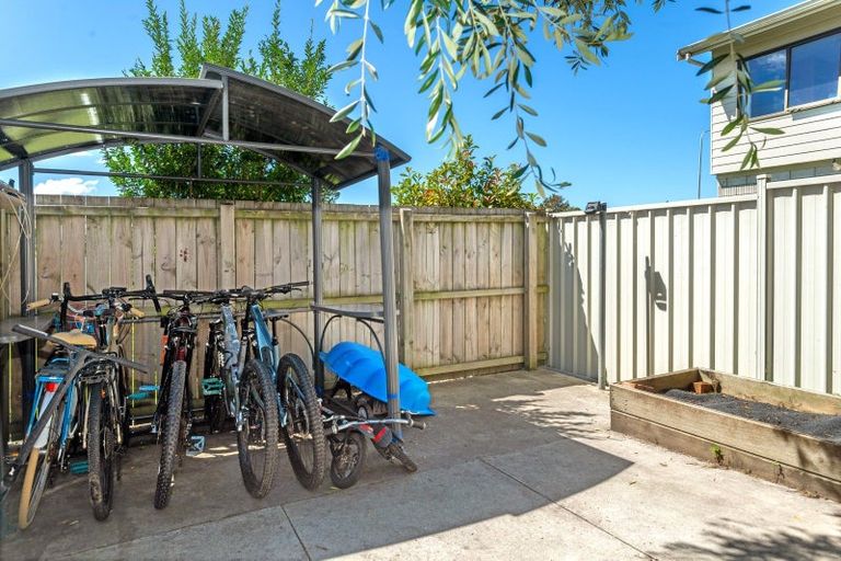 Photo of property in 2 Carnarvon Street, Gisborne, 4010