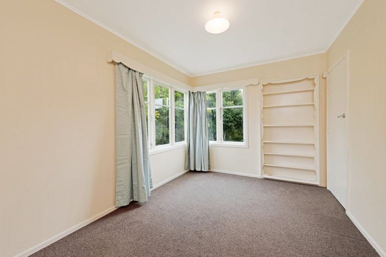 Photo of property in 46 Miles Crescent, Newlands, Wellington, 6037