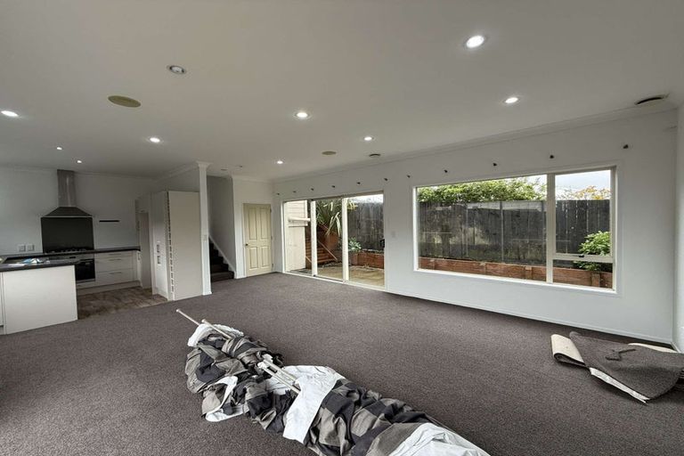 Photo of property in 40c Ruskin Road, Newlands, Wellington, 6037