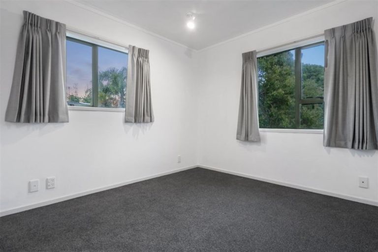 Photo of property in 4122a Great North Road, Glen Eden, Auckland, 0602