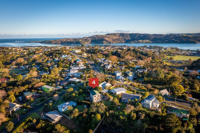 Photo of property in 4 Robertson Street, Raglan, 3225