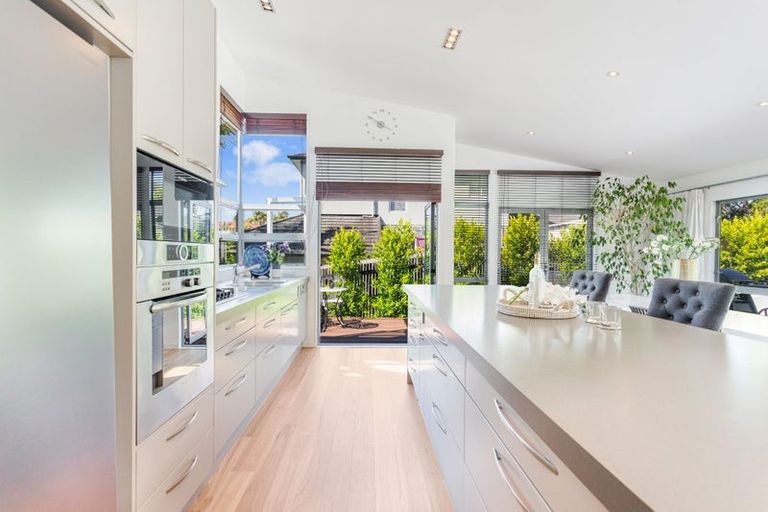 Photo of property in 40 Kittiwake Drive, Schnapper Rock, Auckland, 0632