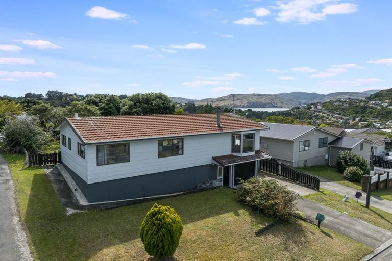 Photo of property in 16 Parkinson Close, Whitby, Porirua, 5024