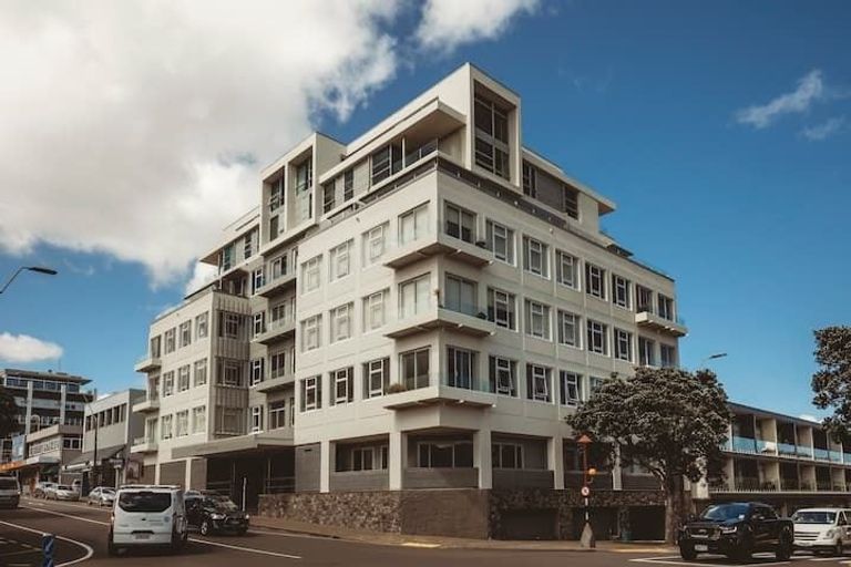Photo of property in 22 Liardet Apartments, 303/22 Liardet Street, New Plymouth, 4310