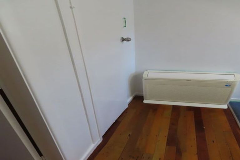 Photo of property in 60 Beazley Avenue, Paparangi, Wellington, 6037