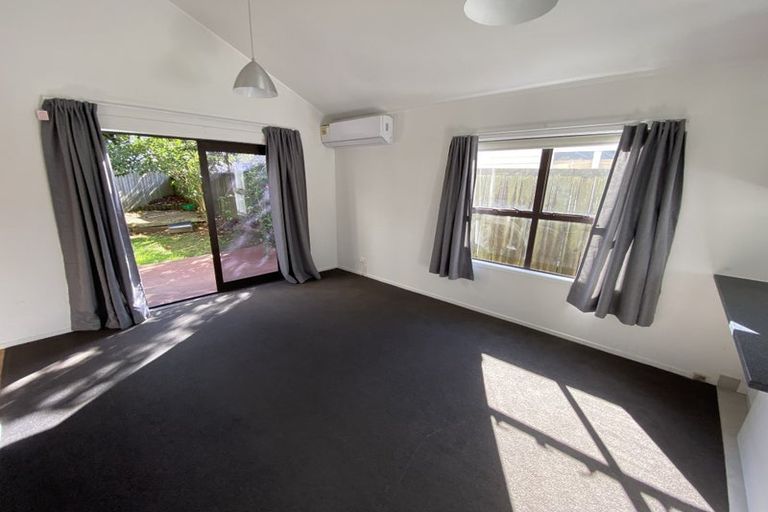Photo of property in 1/19 Tree View Avenue, Glenfield, Auckland, 0629
