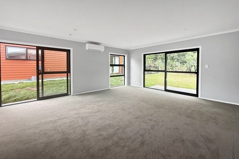 Photo of property in 13 Winnie Close, Acacia Bay, Taupo, 3330