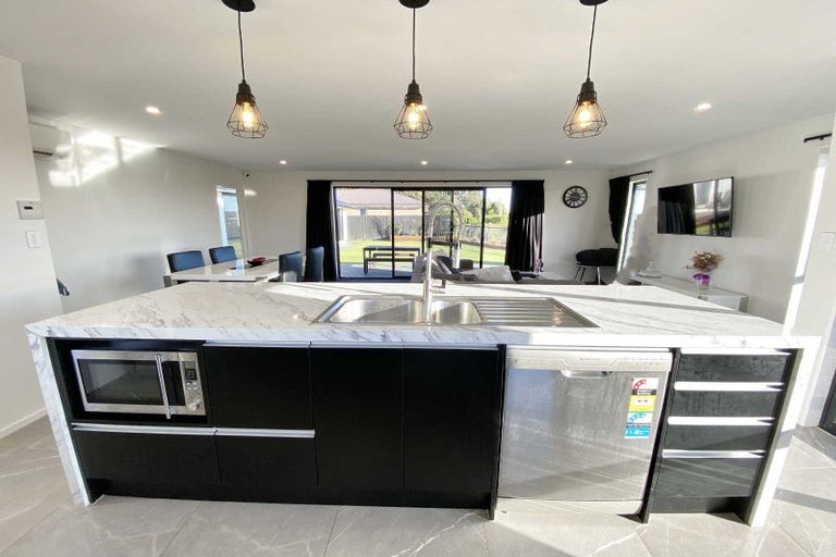 Photo of property in 28 Pistacia Place, Hornby, Christchurch, 8025