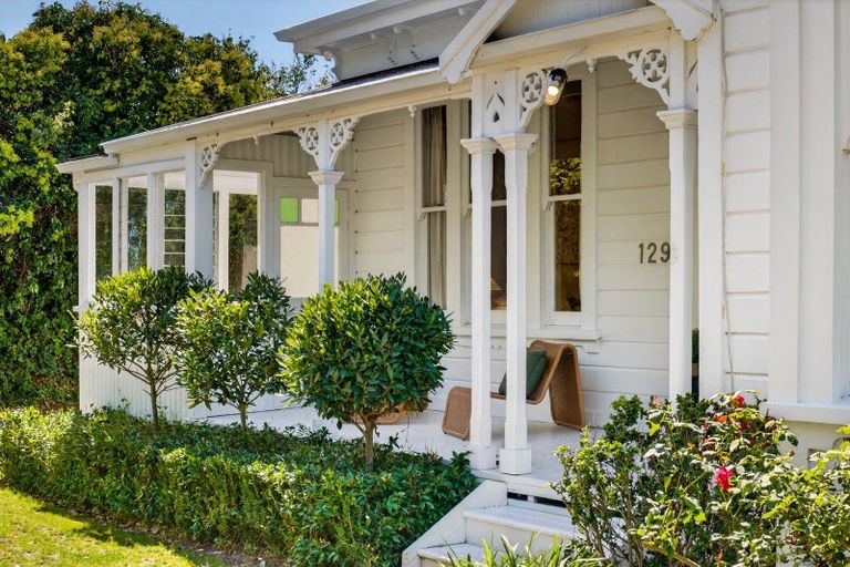 Photo of property in 129 Te Mata Road, Havelock North, 4130