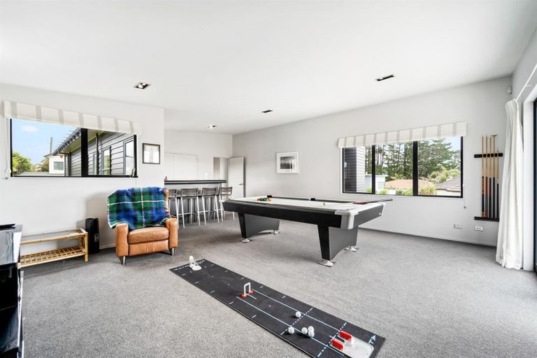Photo of property in 32 English Oak Drive, Schnapper Rock, Auckland, 0632