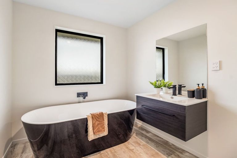 Photo of property in 160 Faringdon Boulevard, Rolleston, 7615