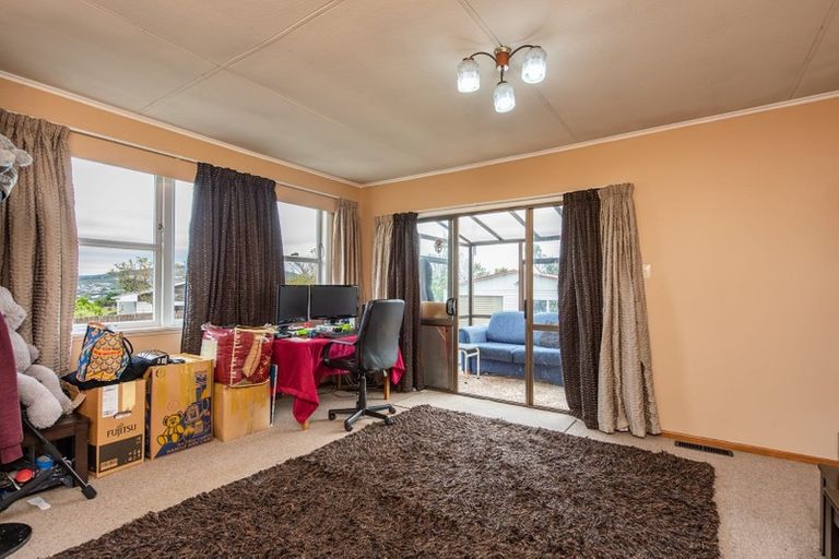 Photo of property in 26 Link Road, Newlands, Wellington, 6037