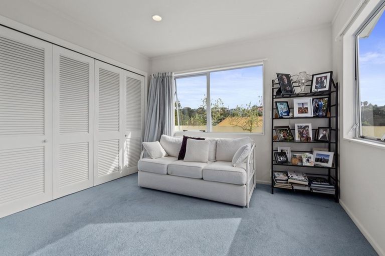 Photo of property in 2/3 Tiri View Place, Waiake, Auckland, 0630