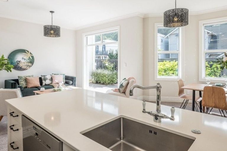Photo of property in 51 Tinakori Road, Thorndon, Wellington, 6011
