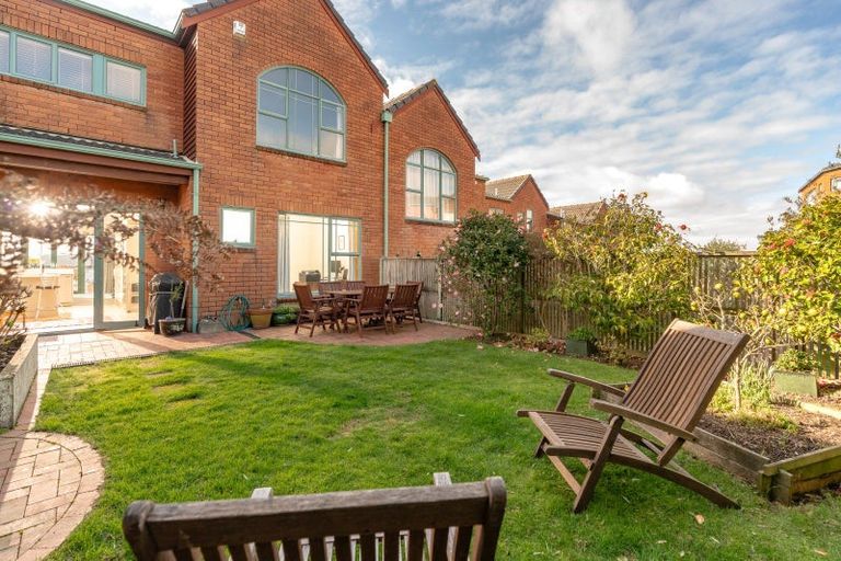 Photo of property in Mt Carmel Mews, 11/9 Arawa Road, Hataitai, Wellington, 6021