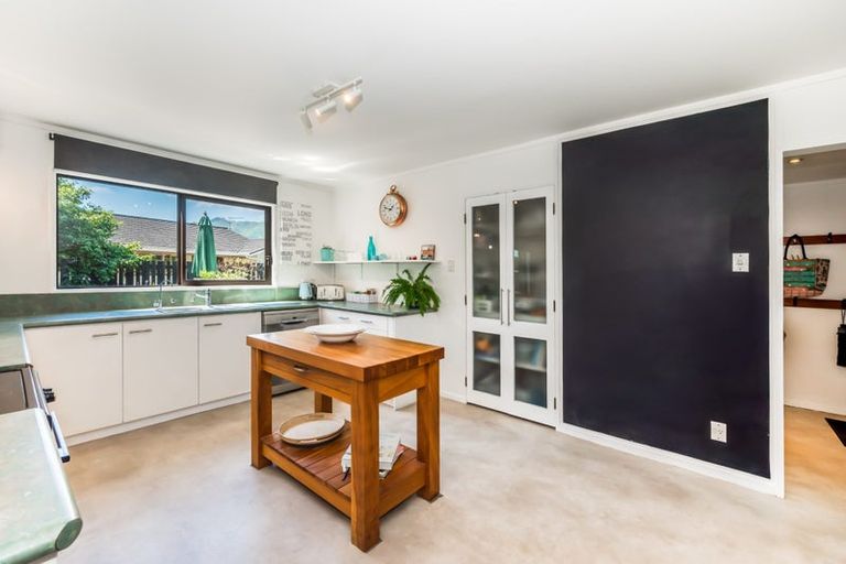 Photo of property in 10 Kanawa Street, Waikanae, 5036