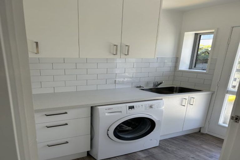 Photo of property in 2/12 Keoghs Lane, St Albans, Christchurch, 8014