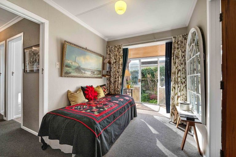 Photo of property in 8 Omata Road, Westown, New Plymouth, 4310