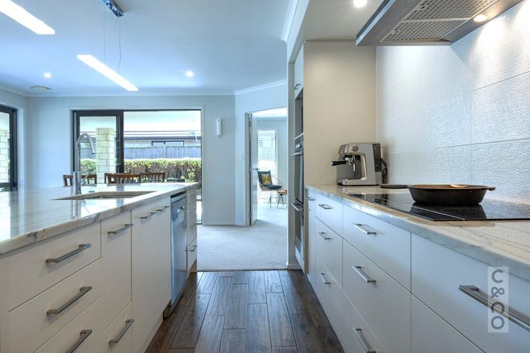 Photo of property in 10 Pohutukawa Parade, Riverhead, 0820