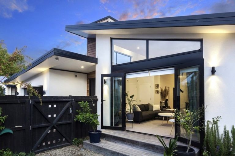 Photo of property in 136 Edgeware Road, St Albans, Christchurch, 8014