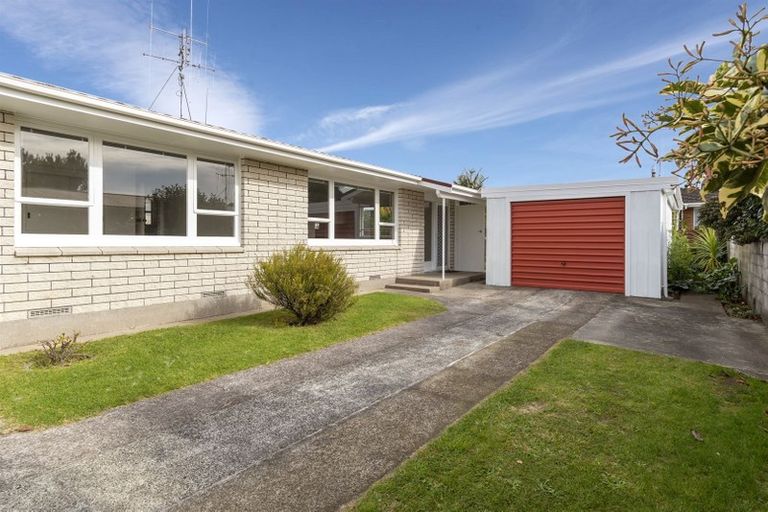Photo of property in 2/4 Linklater Avenue, Bellevue, Tauranga, 3110