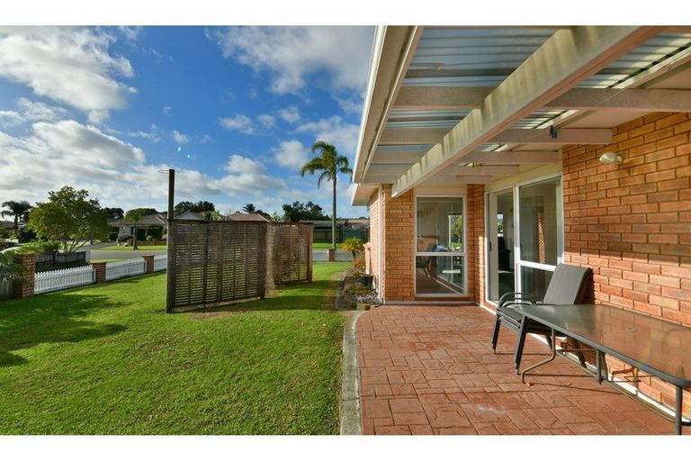 Photo of property in 1 Lakeside Drive, Orewa, 0931