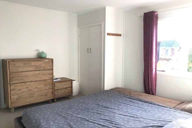 Photo of property in 15 Rixon Place, Te Atatu Peninsula, Auckland, 0610