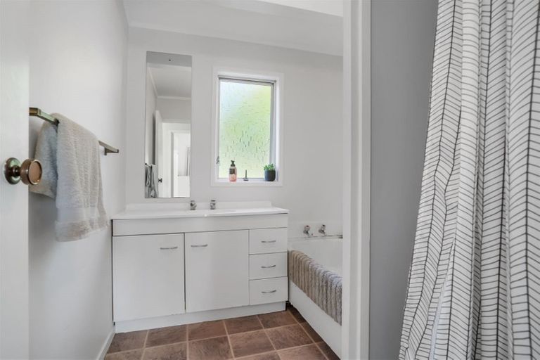 Photo of property in 99 Oaktree Avenue, Browns Bay, Auckland, 0630