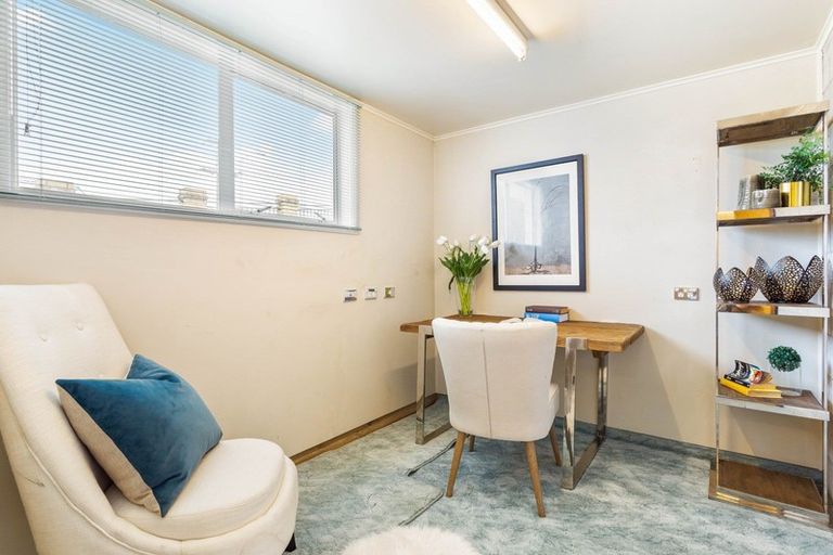 Photo of property in 10 Sunset Road, Unsworth Heights, Auckland, 0632