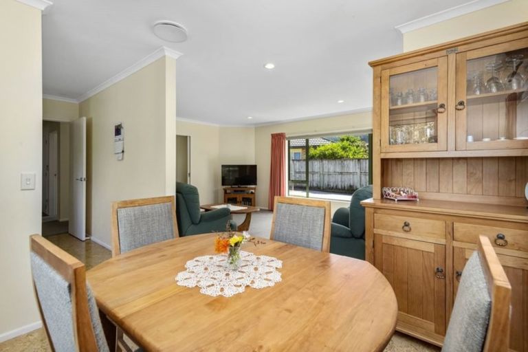 Photo of property in 1c Kereru Bend, Tawa, Wellington, 5028