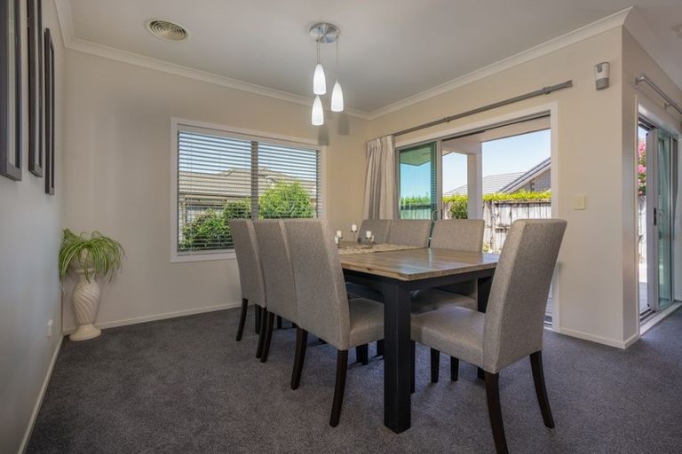 Photo of property in 32 Madison Street, Cambridge, 3434