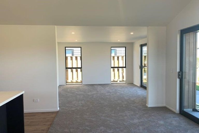 Photo of property in 5 Matakanui Lane, Wanaka, 9305