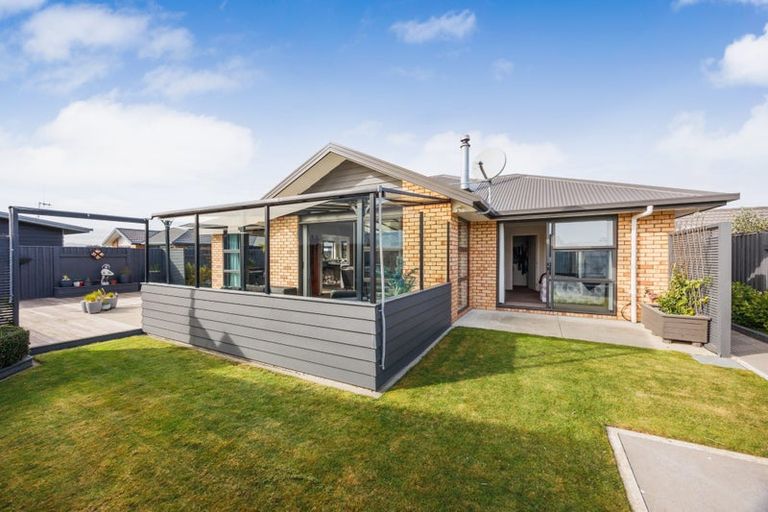 Photo of property in 12 Lorenzo Place, Kelvin Grove, Palmerston North, 4414