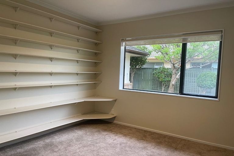 Photo of property in 16 Middlefield Drive, East Tamaki Heights, Auckland, 2016