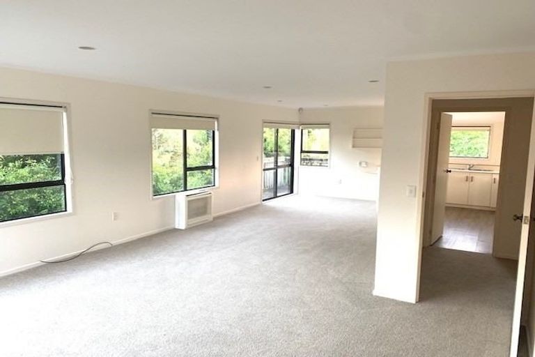 Photo of property in 3 Fayette Place, Te Atatu South, Auckland, 0610