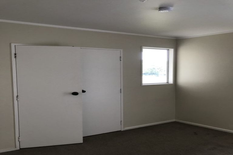 Photo of property in 63 Horokiwi Road West, Newlands, Wellington, 6037