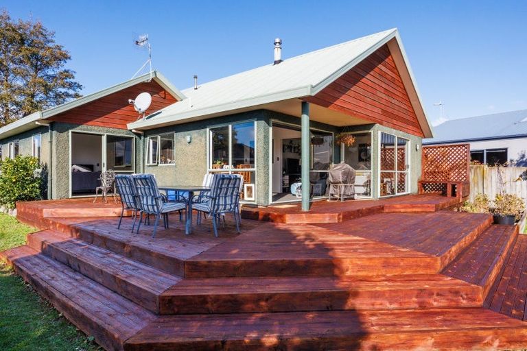 Photo of property in 5 Abby Road, Fitzherbert, Palmerston North, 4410
