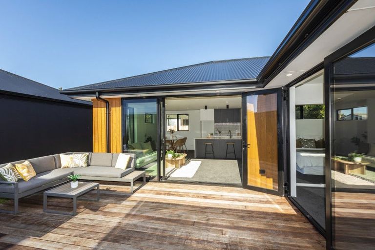 Photo of property in 2/47 Sturrocks Road, Redwood, Christchurch, 8051