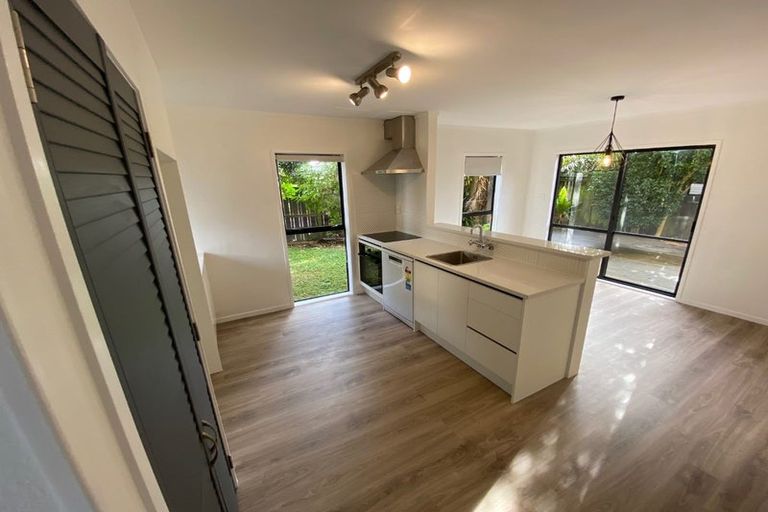 Photo of property in 1/8 Priestley Drive, Bucklands Beach, Auckland, 2014