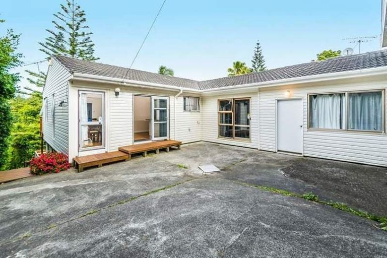 Photo of property in 2/19 Stanley Road, Glenfield, Auckland, 0629