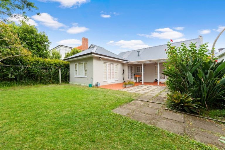 Photo of property in 232 Lake Road, Hauraki, Auckland, 0622