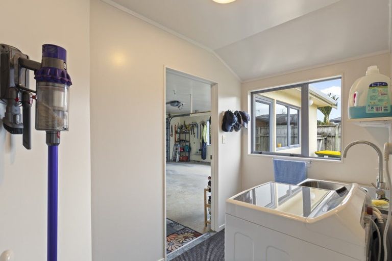 Photo of property in 64 Branch Road, Highlands Park, New Plymouth, 4312