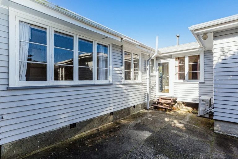 Photo of property in 15 Kiriwai Road, Paremata, Porirua, 5024
