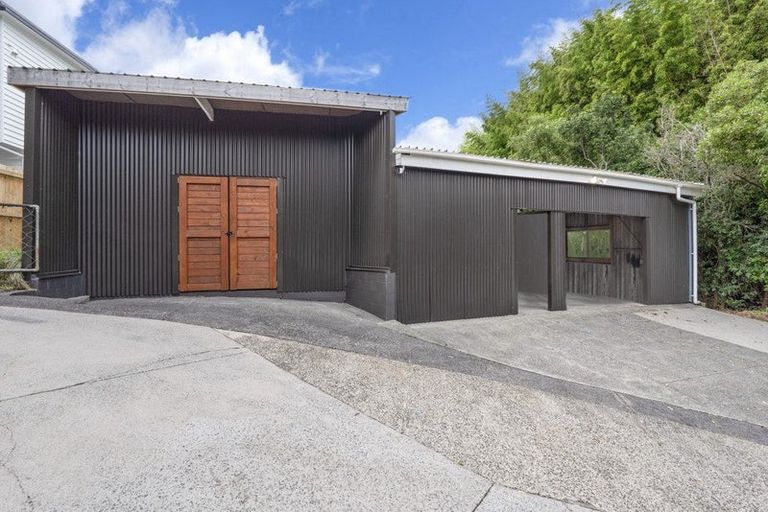 Photo of property in 24 Kingdale Road, Henderson, Auckland, 0610