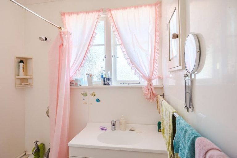 Photo of property in 27 Sandringham Street, Oamaru North, Oamaru, 9400