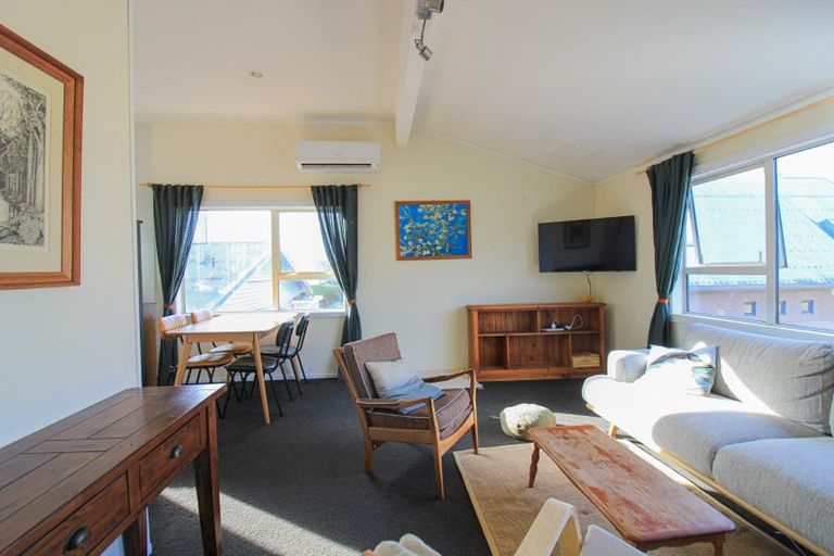 Photo of property in 30f4 Lyall Parade, Lyall Bay, Wellington, 6022