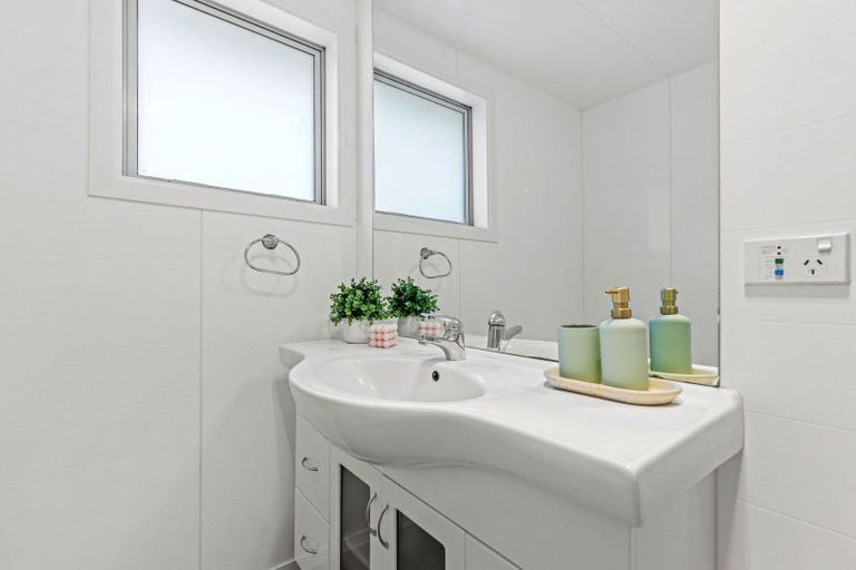 Photo of property in 1/123a Queenspark Drive, Parklands, Christchurch, 8083